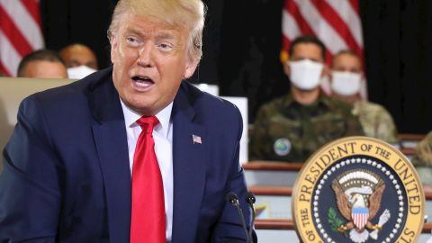 El presidente Donald Trump durante una intervención en el Comando Sur sin usar mascarilla, a pesar de ser obligatorio por orden condal.