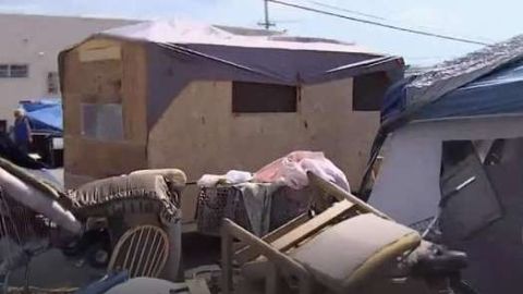 Los desalojos pueden traer más casos de coronavirus. (Captura/NBC Miami)