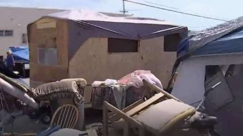 Los desalojos pueden traer más casos de coronavirus. (Captura/NBC Miami)