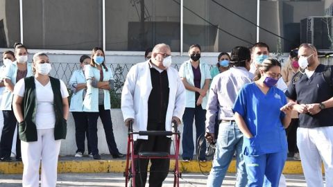 Médicos realizan paro laboral tras recibir amenazas.