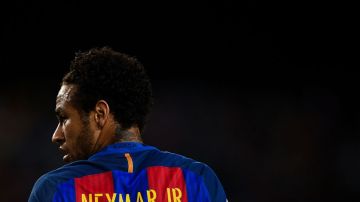 El delantero brasileño Neymar firmó su segunda ampliación de contrato con Barcelona