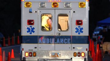 Imagen ilustrativa de una ambulancia trasladando a un paciente.