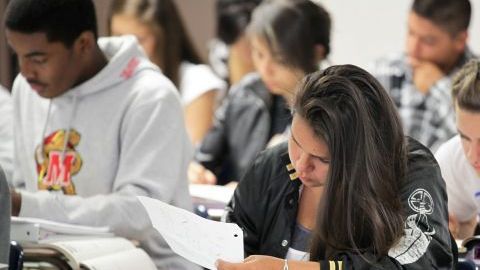 La política de "Acción Afirmativa" es necesaria para incrementar la diversidad racial en los campus de la Universidad de California.