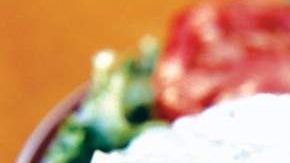 La típica hamburguesa puede ser preparada de mil y una formas.