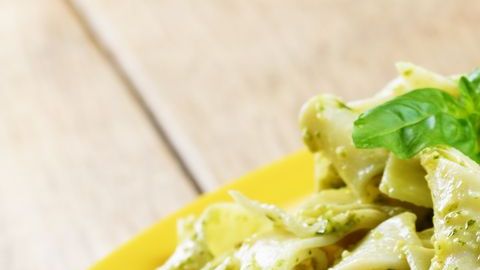 Pesto de albahaca para pasta.