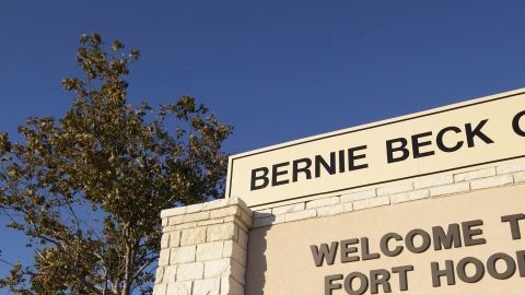 Una de las entradas de la base militar texana de Fort Hood.
