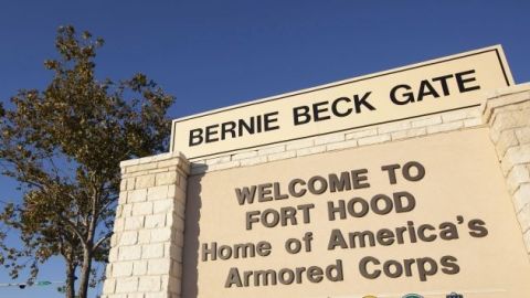 Una de las entradas de la base militar texana de Fort Hood.