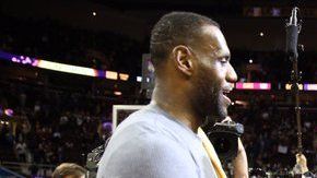 Dos estrellas de la NBA, Kobe Bryant y LeBron James se enfrentaron por última vez en Cleveland.