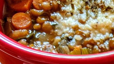 Sopa de lentejas.