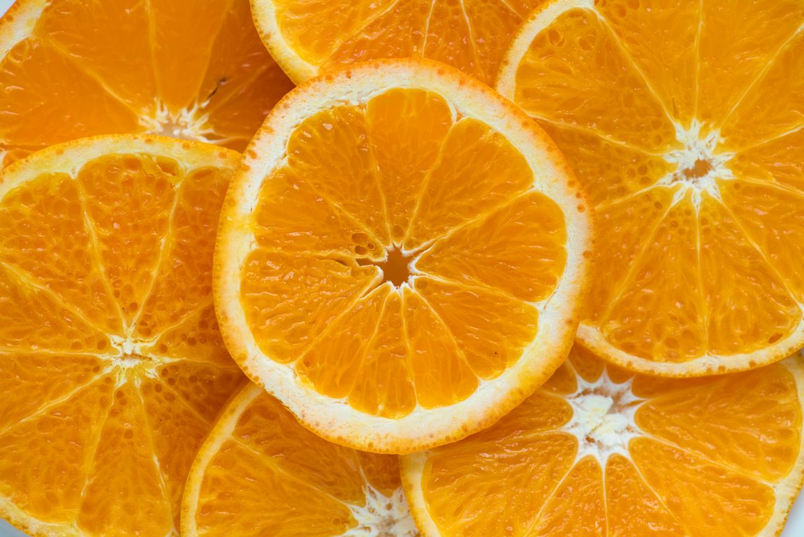 El jugo de naranja no pierde la vitamina C en pocos minutos.