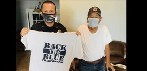 La Policía de Freeport le brindó apoyo a Salomón Corona después del incidente.