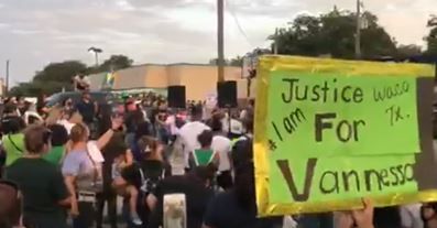 Cientos de personas exigieron justicia para Vanessa Guillén en Fort Hood.