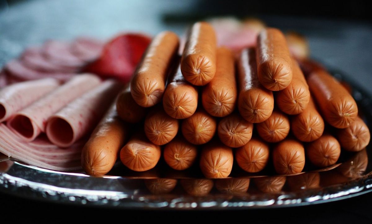El riesgo de cáncer de colon aumenta con la cantidad de carne procesada consumida.