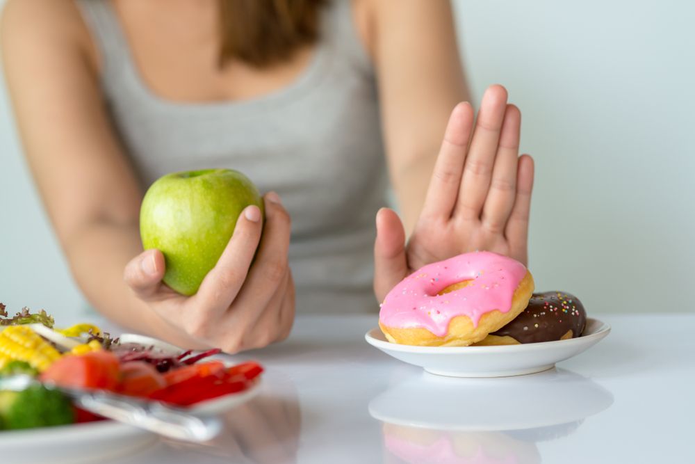 Una alimentación baja en carbohidratos y azúcares, podría ser la clave para combatir el hígado graso.