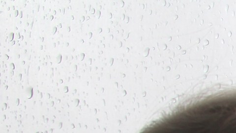 La niña murió por falta de alimento y deshidratación.