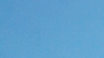 El policía logró calmar al pequeño que se vio inmiscuido en el incidente.