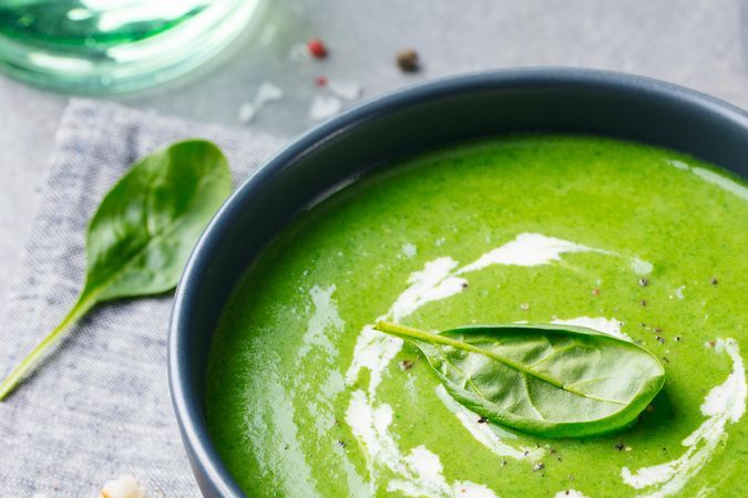 sopa verde de espinacas