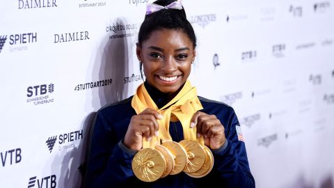 Con 1.42 metros, Biles comenzó a dominar la gimnasia artística mundial hace años.