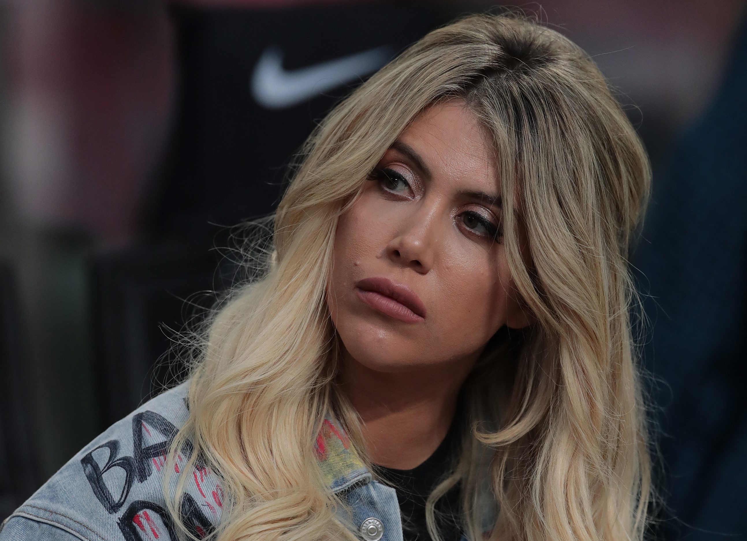 Más Sexy Que Nunca Wanda Nara Presume Su Lamborghini Azul Y Se Graba En él El Diario Ny 