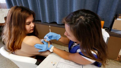 La vacuna contra la influenza cambia cada año.