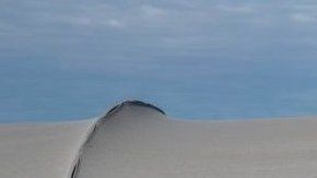 Mexicanos cruzando la frontera de Tijuana-San Diego.