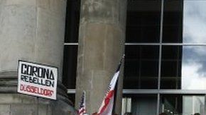 Algunos manifestantes intentaron asaltar el Parlamento antes de ser dispersados por la policía.