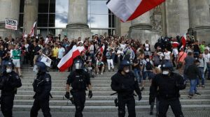 Alemanes protestaron contra restricciones por COVID-19, intentaron asaltar el Parlamento en Berlín