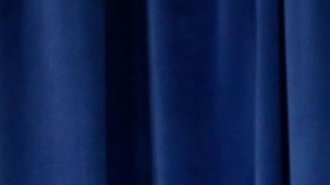 El procurador de la ciudad de Los Ángeles, Mike Feuer recomienda a los angelinos cuidarse de las estafas de desempleo. (Photo Aurelia Ventura/ La Opinion)