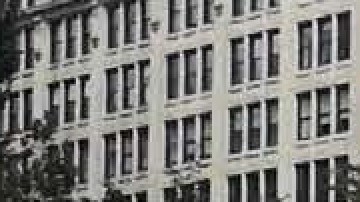 Los manifestantes sostienen que los movimientos militares provocativos, son parte la campaña republicana de reelección.