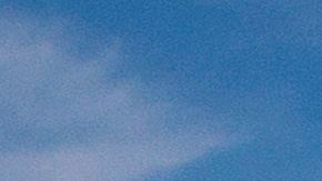 Miles de personas visitaron las playas del Orange County en California.