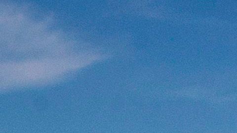 Miles de personas visitaron las playas del Orange County en California.