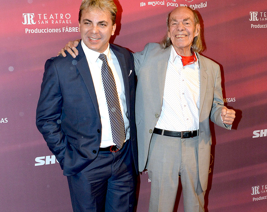 Cristian Castro con su papá Manuel 'Loco' Valdés.