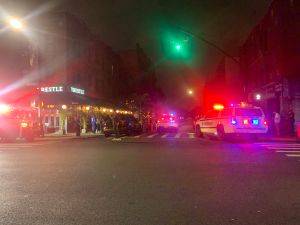 En medio de la lucha contra el COVID-19 autoridades de NY recuerdan que consumo de alcohol en las calles es ilegal