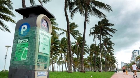 Las playas fueron cerradas en el sur de Florida.