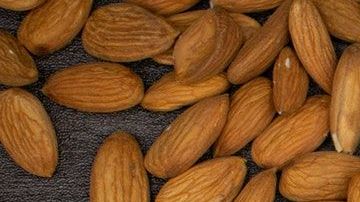 Las almendras crudas tienen un sabor ligeramente amargo debido a su contenido en taninos.