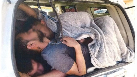 En una camioneta se encontró a 18 indocumentados.