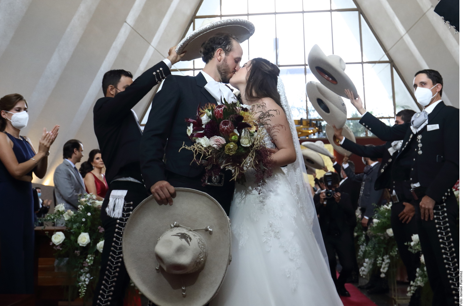 This was Camila Fernández's wedding: “El Potrillo” sang to the bride and groom