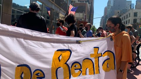 En los pasados días habían aumentado las protestas para exigir al Gobernador que extendieran la moratoria de desalojos.