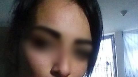 FOTOS: Exhiben a jovencita que presume en redes armas y dinero del narcotráfico