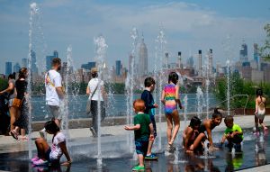 Activan 'alerta de altas temperaturas' y 'Código Rojo' para enfrentar ola de calor en NYC