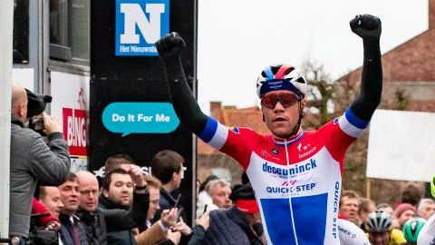 Fabio Jakobsen celebrando una victoria.