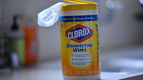 La escasez de toallitas desinfectantes de Clorox y durará hasta el 2021