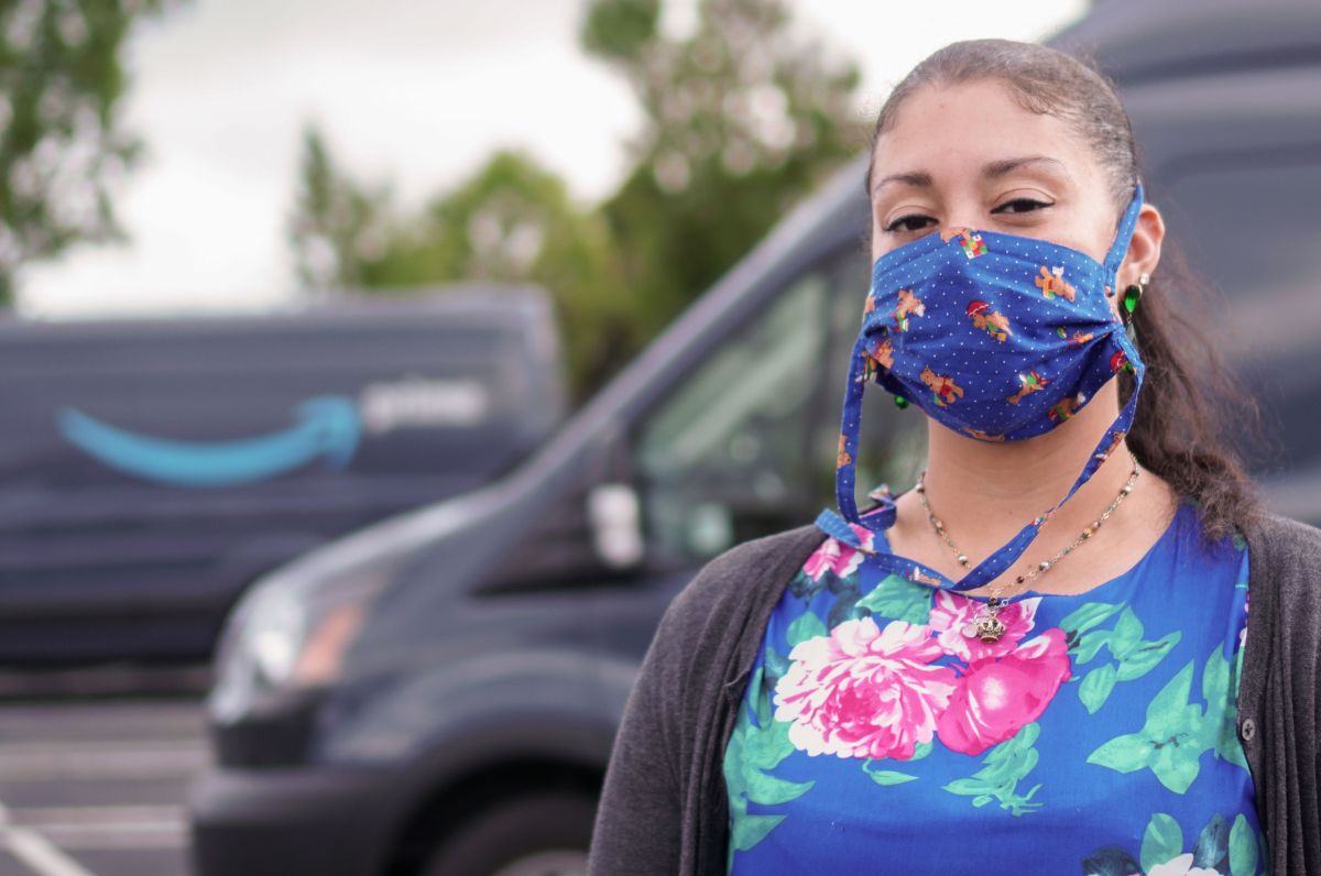 En la imagen, Adrienne Williams es conductora de una furgoneta de Amazon en Richmond, California.
