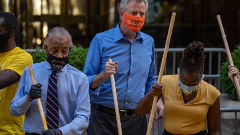 Bill de Blasio da la espalda al dueño de una panadería de Chinatown, el video se vuelve viral