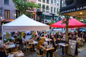 El gobernador Andrew Cuomo advierte que los restaurantes en Nueva York deberán cerrar de nuevo en otoño