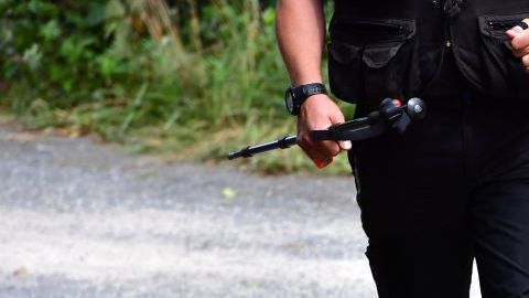 El policía fue suspendido.