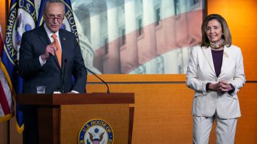 El líder de la minoría en el Senado, Charles Schumer, y la presidenta de la Cámara, Nancy Pelosi.