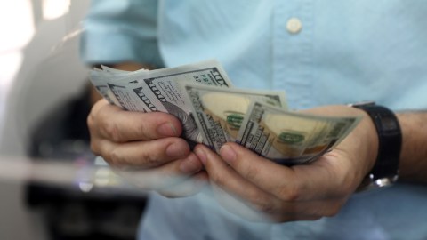 IRS distribuirá cheques de reembolso de impuestos con intereses