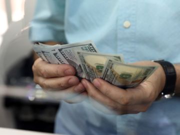 IRS distribuirá cheques de reembolso de impuestos con intereses