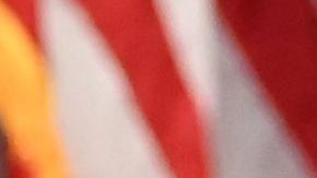 Trump firma órdenes ejecutivas de alivio temporal, el cheque de desempleo se reduce a $400 dólares semanales